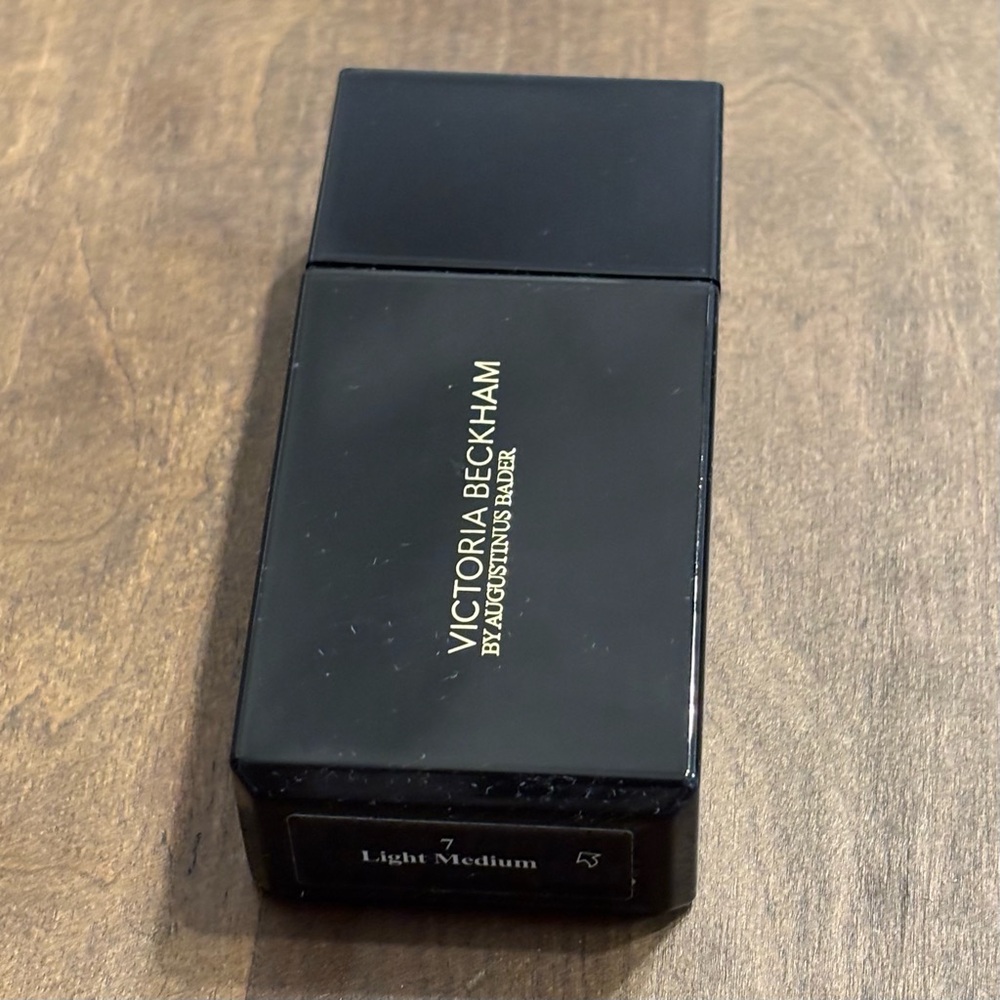 Victoria Beckham The Foundation Drops with TFC8® shade 7 Light Medium